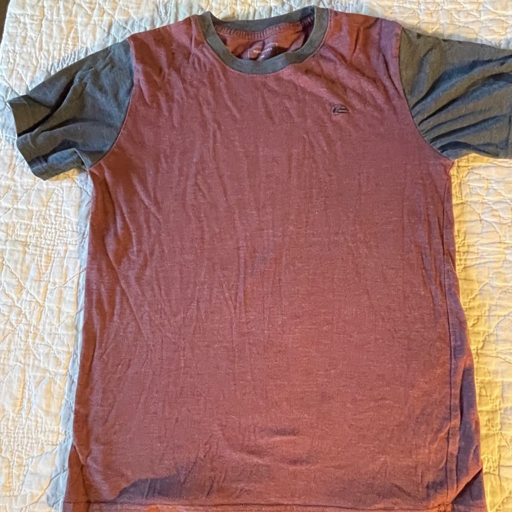 Boys Large Quiksilver Tee Shirt
